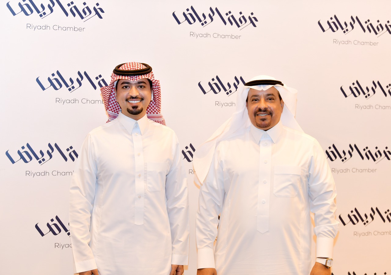 الاستاذ عبد الرحمن بن علي الشقحاء رئيسًا للجنة، والاستاذ مساعد بن كريم العنزي نائبًا للرئيس