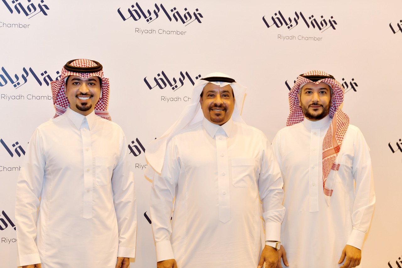 من اليمين الأستاذ مشعل الدبيان وسط الأستاذ عبدالرحمن علي الشقحاء اليسار الأستاذ مساعد العنزي